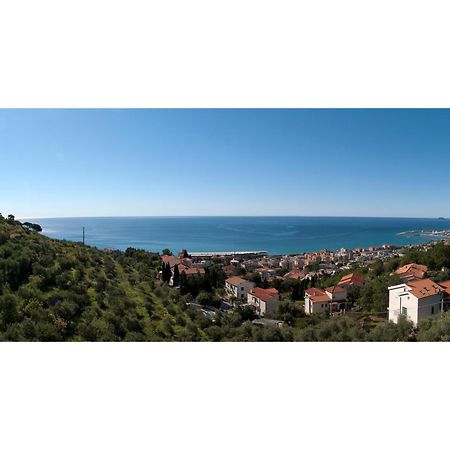 Tra Gli Ulivi Bed and Breakfast Pietra Ligure Eksteriør billede