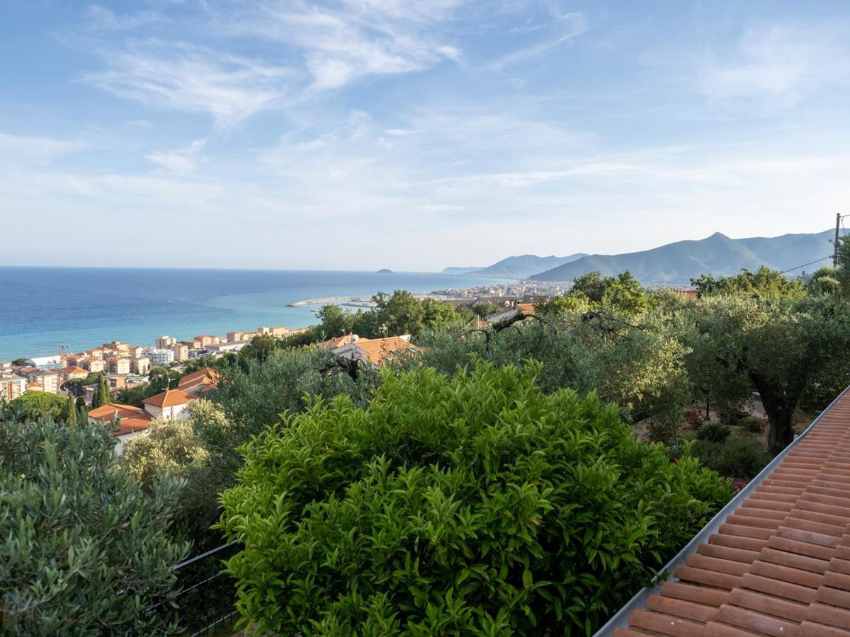 Tra Gli Ulivi Bed and Breakfast Pietra Ligure Eksteriør billede