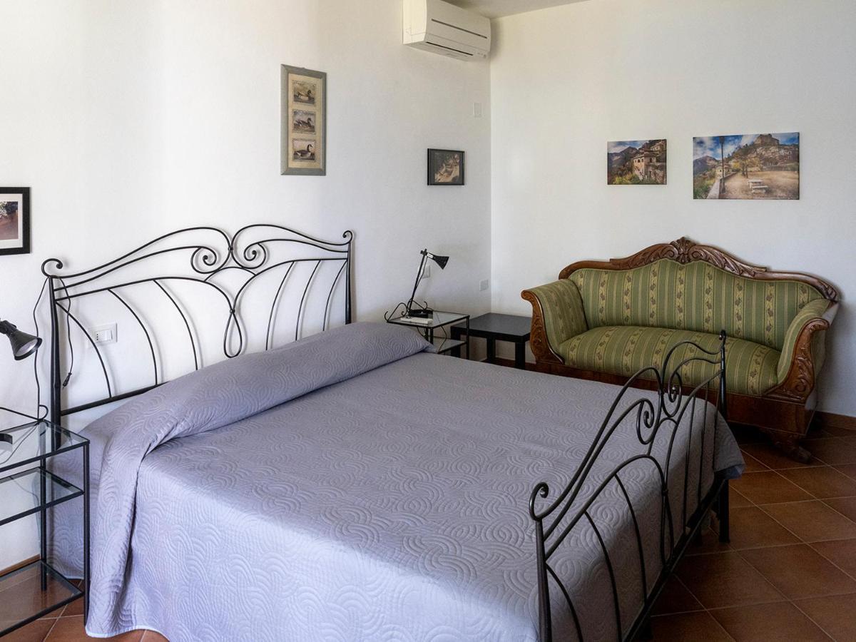 Tra Gli Ulivi Bed and Breakfast Pietra Ligure Eksteriør billede