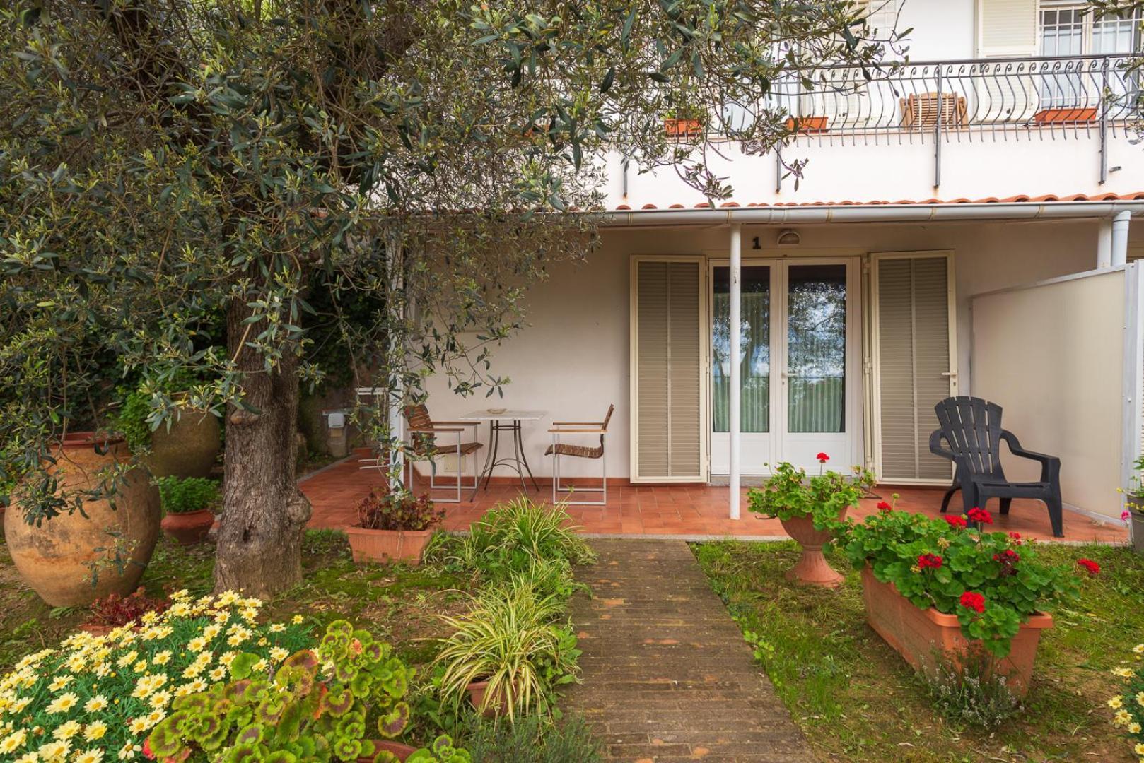 Tra Gli Ulivi Bed and Breakfast Pietra Ligure Eksteriør billede