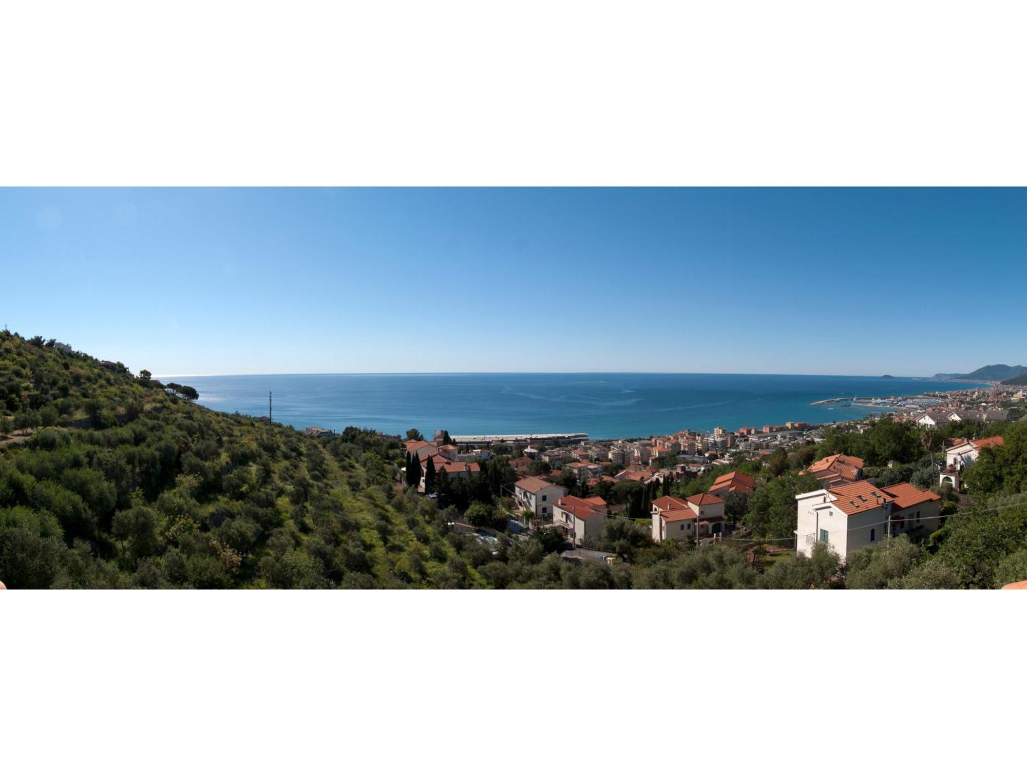 Tra Gli Ulivi Bed and Breakfast Pietra Ligure Eksteriør billede