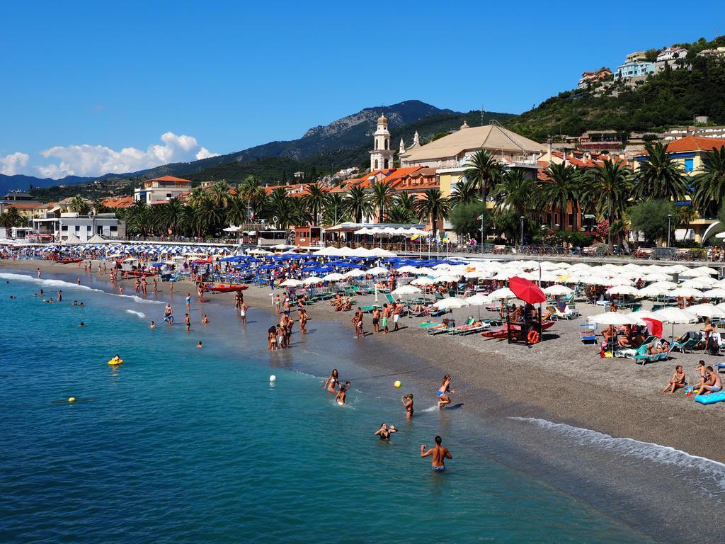 Tra Gli Ulivi Bed and Breakfast Pietra Ligure Eksteriør billede