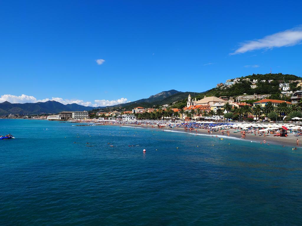 Tra Gli Ulivi Bed and Breakfast Pietra Ligure Eksteriør billede