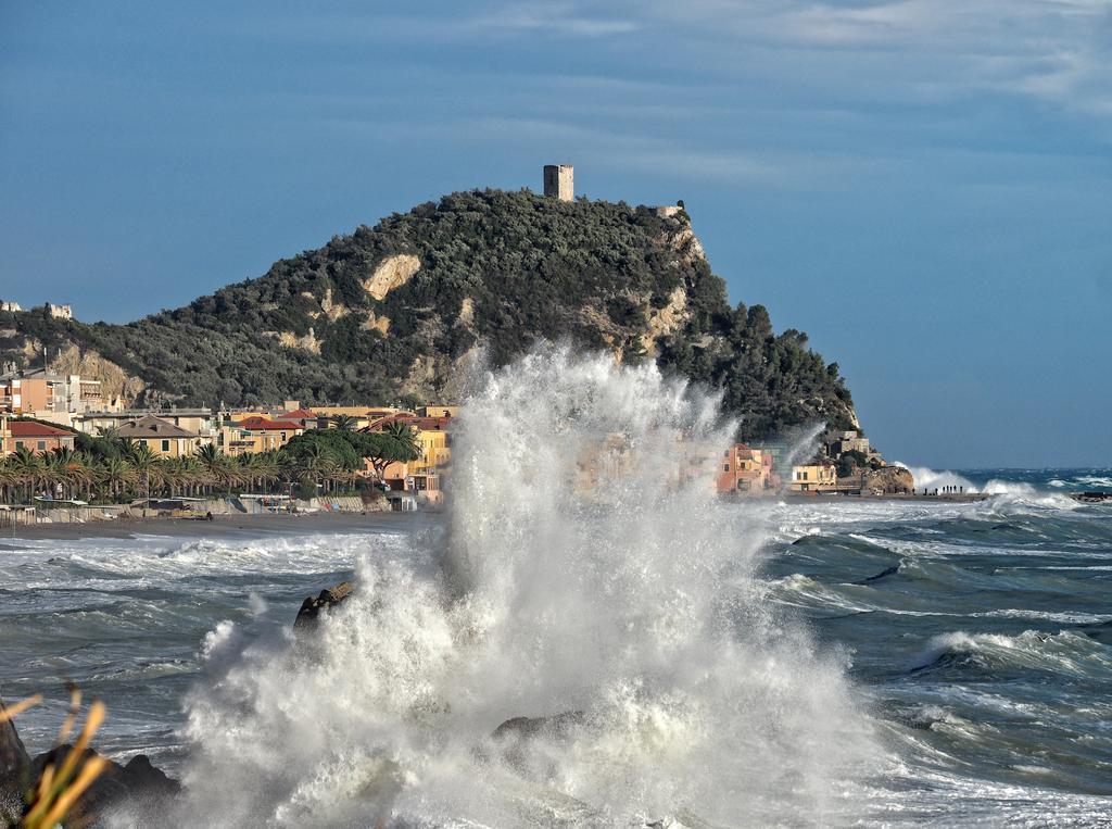 Tra Gli Ulivi Bed and Breakfast Pietra Ligure Eksteriør billede