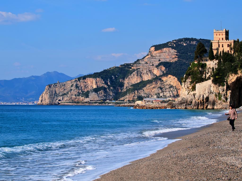 Tra Gli Ulivi Bed and Breakfast Pietra Ligure Eksteriør billede