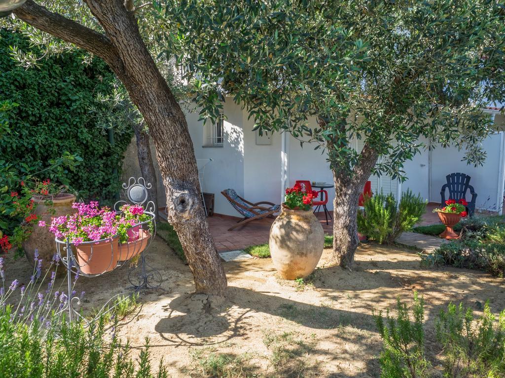 Tra Gli Ulivi Bed and Breakfast Pietra Ligure Eksteriør billede